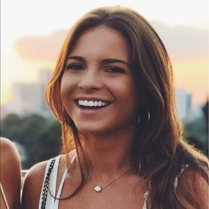 Meet your Posher, Addison